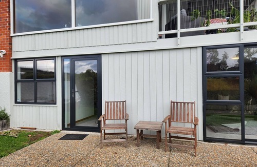 Hamilton North Cottage | Riverside Hideout - Hamilton Downstairs Unit