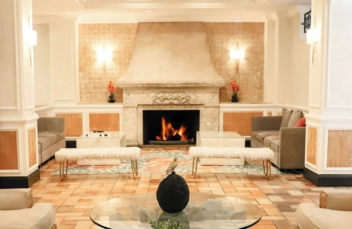 Beverly Heights Hotel | Riverside Hotel | King | Walkable Dining, Water Taxi, Yacht Views