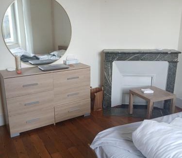 Issoudun Bed & Breakfast | Riverside house