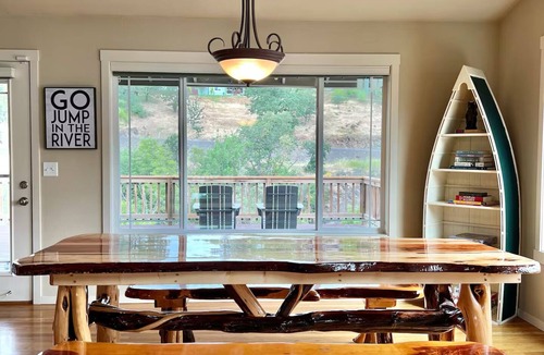 Gold Hill House | Riverside Lodging on the Rogue River in Gold Hill Oregon at the Osprey's Landing