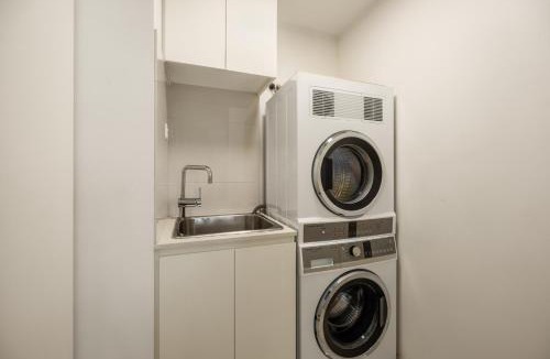 West End Apartment | Riverside Lux 2Bed 2Bath Parking