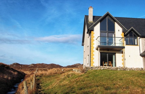 Finsbay Cottage | RIVERSIDE, pet friendly, character holiday cottage in Leverburgh
