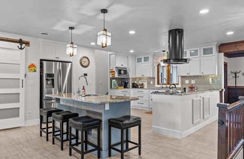 Fremont House | Riverside! PrivateDock|Hot Tub|WaterToys|Firepit!