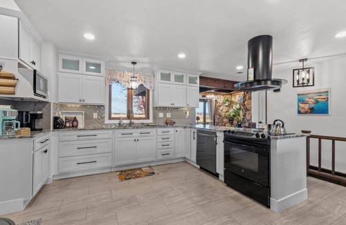 Fremont House | Riverside! PrivateDock|Hot Tub|WaterToys|Firepit!