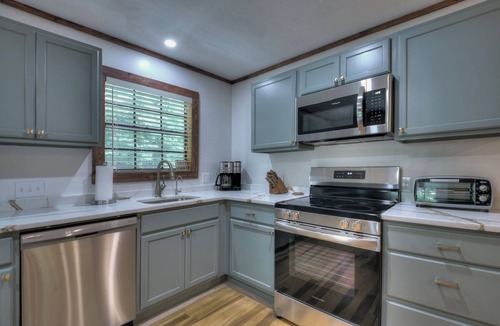 Dial Cabin | Riverside relaxation and all the comforts of home! - Aska River House