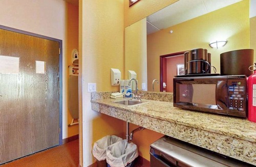 Wisconsin Dells Condo | Riverside resort studio with balcony