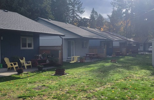 Regional District of Nanaimo Cabin | Riverside Resort - Two Bedroom Standalone Cabin