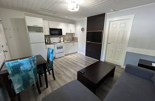 Regional District of Nanaimo Resort | Riverside Resort - One Bedroom Semi-Detached Cabin Suite