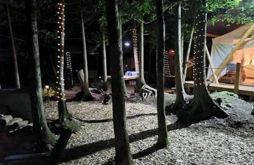 Chatsworth Cabin | Riverside Retreat waterfront Luxury Glamping King size bed and very private