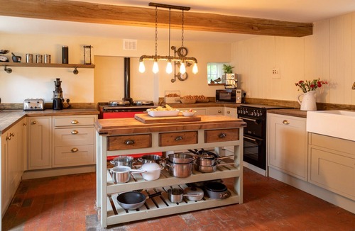 Thrapston House | Riverside Retreat Near Beach and Nature, No Deposit