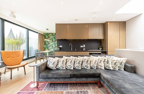 Munster Apartment | Riverside Retreat near Fulham