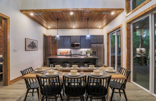 Broken Bow Cabin | Riverside Retreat, Riverfront, Broken Bow, Sleeps 14