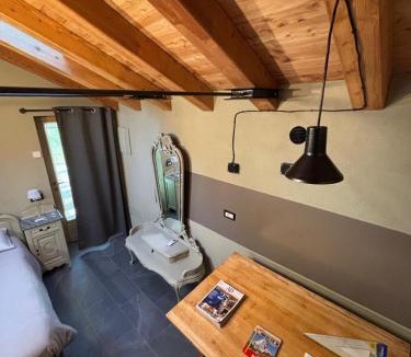 Pontboset House | Riverside Room Pierre