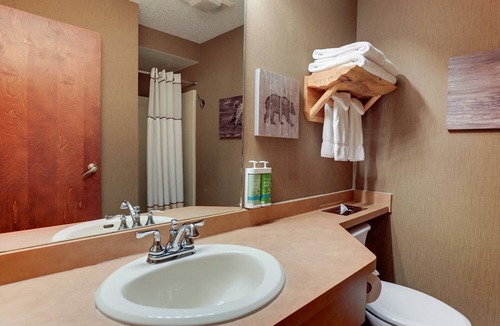 Galena Hotel | Riverside Stays! Rustic Charm Meets Modern Comfort in Scenic Galena