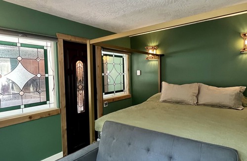 Regional District of Nanaimo Cottage | Riverside Suite & Waterfall Retreat