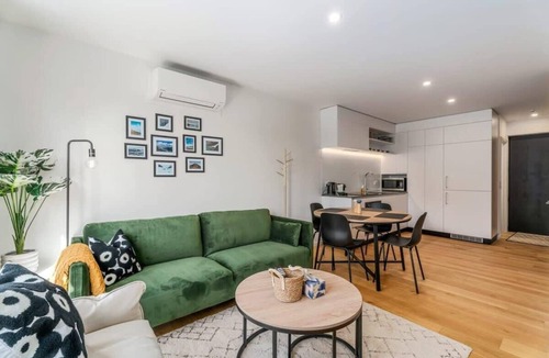 Albert Town Apartment | Riverside Terrace