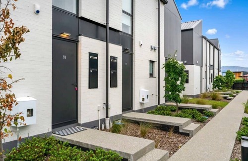 Albert Town Apartment | Riverside Terrace
