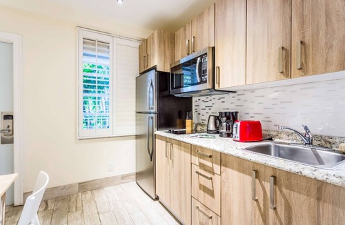 Pompano Beach Condo | Riverside Vacation Rentals by Rocketstay