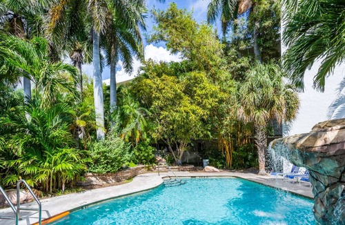 Pompano Beach Condo | Riverside Vacation Rentals by Rocketstay