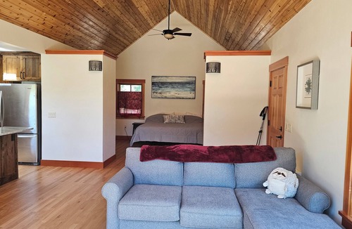 Vida Cottage | RiverSong - Charming McKenzie Riverside Guest House
