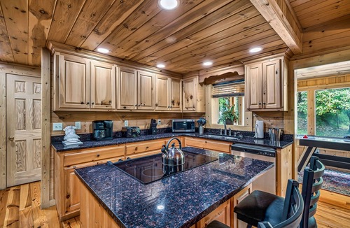 Pigeon Forge Hotel | RiverStone Condo Resort & Spa