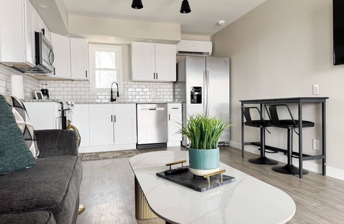 Newburgh Apartment | RiverStone Retreat E