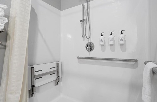Chippewa Falls Hotel | Riverstone Suites by Cobblestone Hotels - Chippewa Falls