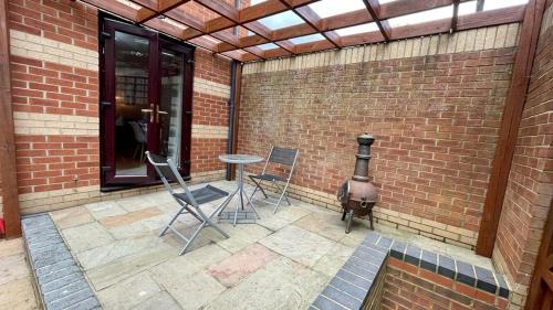 Reading City Centre Apartment | RiverView 1 Bed Apartment with Parking by CozyNest