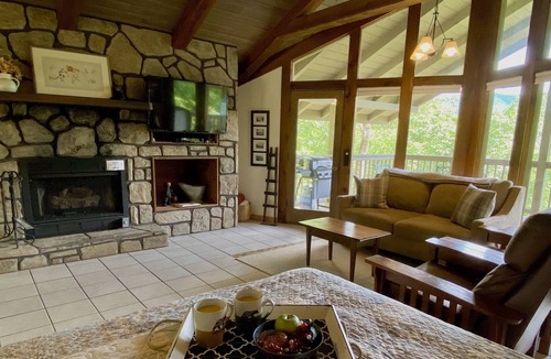 Townsend Cottage | Riverview 1 Bedroom Cabin by RedAwning