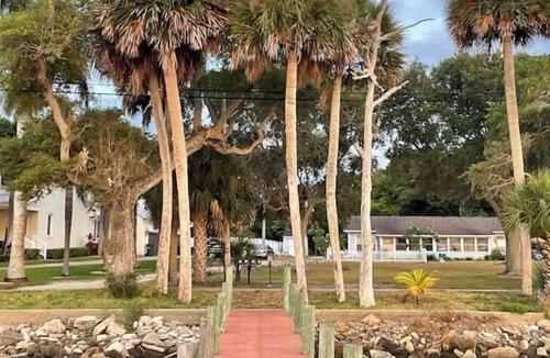 Rockledge House | Riverview 2/1 w/dock & fenced yard-pets stay free
