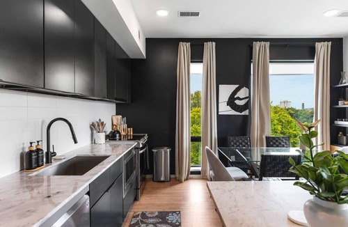 North Capitol Condo | Riverview Condo with Garage, Balcony, Walk Downtown