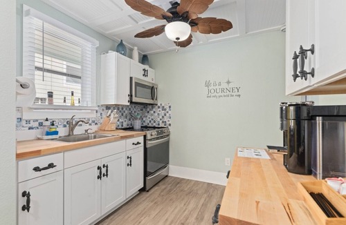 Melbourne House | Riverview Cottage: Downtown Melbourne 2 Bed House