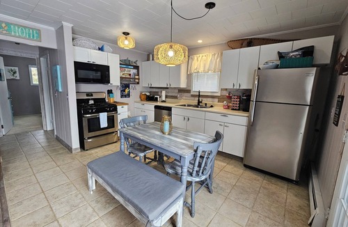 Alanson Cottage | RIVERVIEW COTTAGE LLC. Charming 2-bedroom cottage on Crooked River in Alanson.