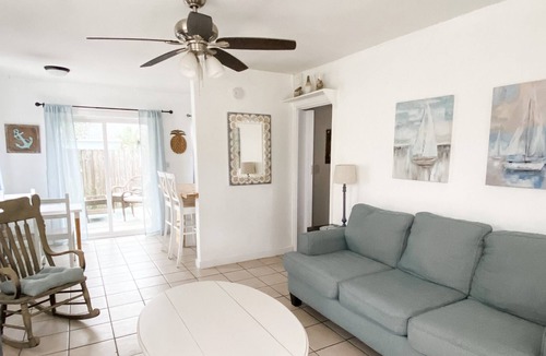 Tropic Cottage | Riverview Cottage with Private Fenced in Backyard