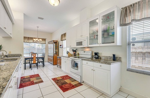 Riverview Cottage | Riverview Home w/Screened Pool ~ 1 Mi to Marina!