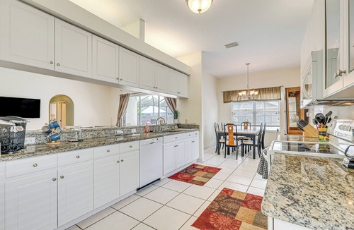 Riverview Cottage | Riverview Home w/Screened Pool ~ 1 Mi to Marina!