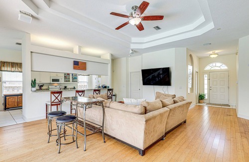 Riverview Cottage | Riverview Home w/Screened Pool ~ 1 Mi to Marina!