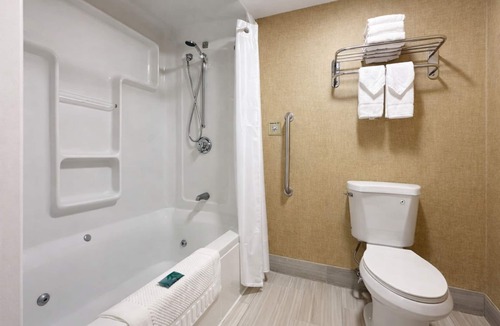 Somerset Hotel | Riverview Inn & Suites
