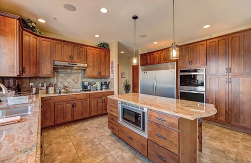 East Wenatchee House | Riverview Retreat: Incredible Views, Heated Pool, Spa, Theater Room & More!