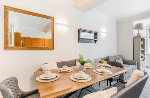 Crawcrook House | Riverview Retreat
