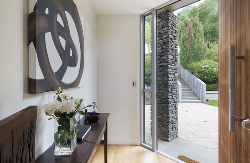 Arthur's Point House | Riverview Retreat