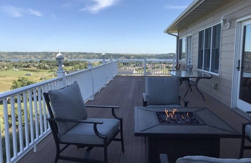 Oacoma House | Riverview Retreat!