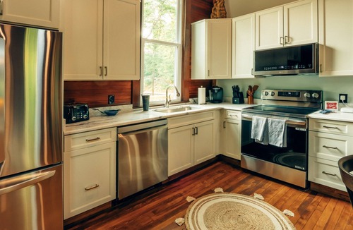 Procious Apartment | Riverview Suite – Private Riverfront Stay Near Charleston WV