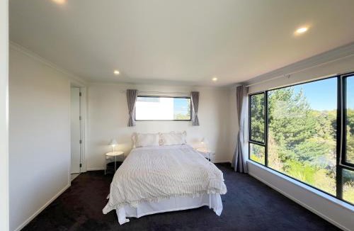Hamilton Apartment | Riverview Sunset Getaway