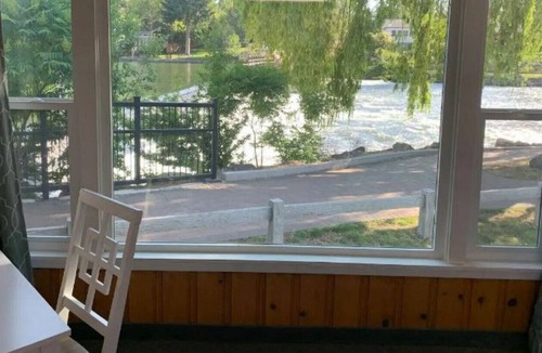 Bend Cottage | Riverview .