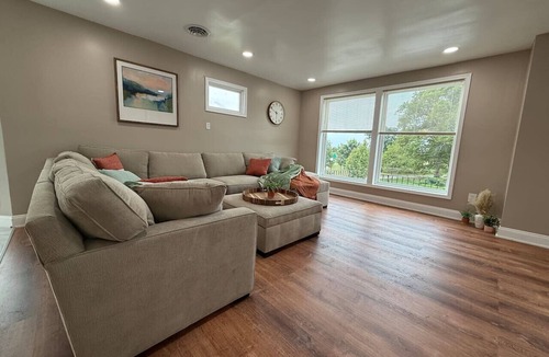 Downtown Niagara Falls House | *Riverview*Walk to Falls*Newly Renovated*4 BDRMS*
