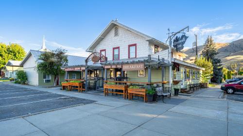 Chelan Hotel | Riverwalk Park Inn