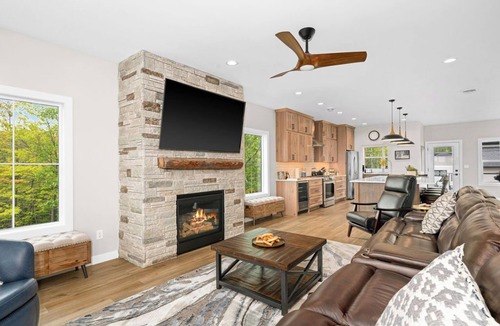 Riverside House | RiverWest at Spirit Mountain Oasis- Hot Tub- Sauna- River View