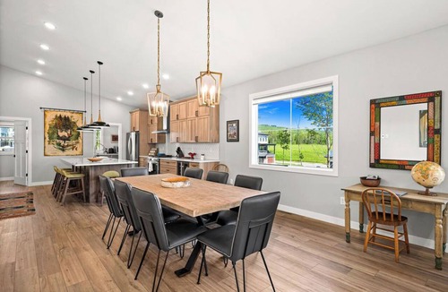 Riverside Condo | RiverWest Hunters Lookout - Riverfront - Dog Friendly