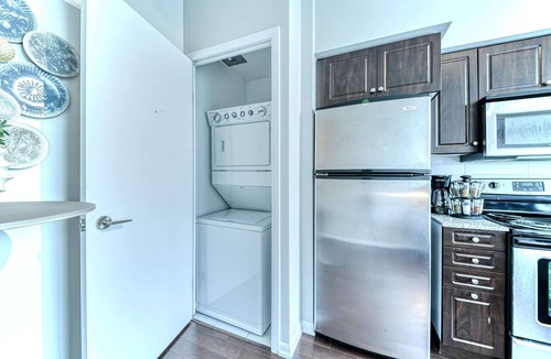 Fort York Hotel | RivetStays | The Neptune Executive Suite – Modern Studio